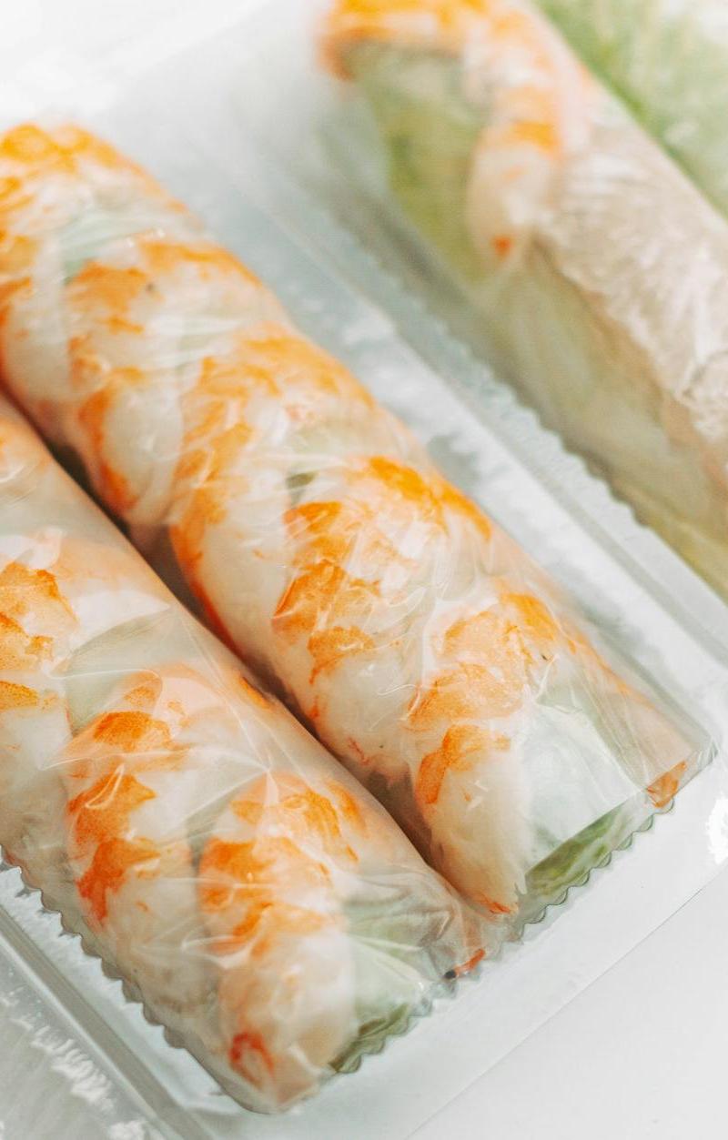 Fresh Rice Paper Rolls with Peanut Sauce
