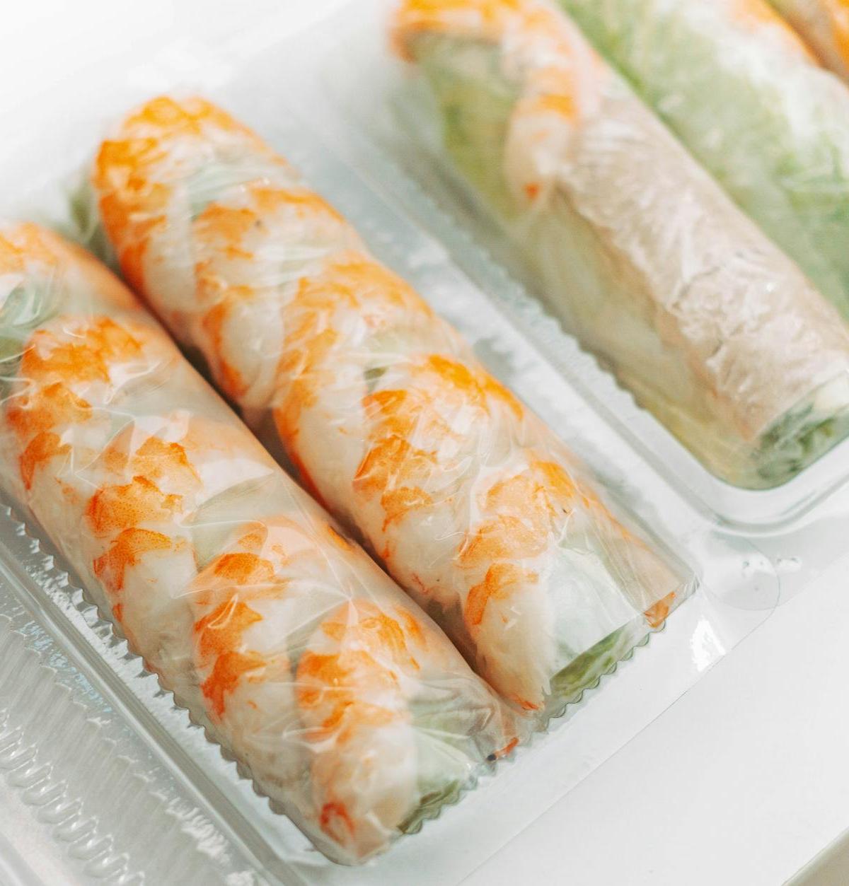 Fresh Rice Paper Rolls with Peanut Sauce