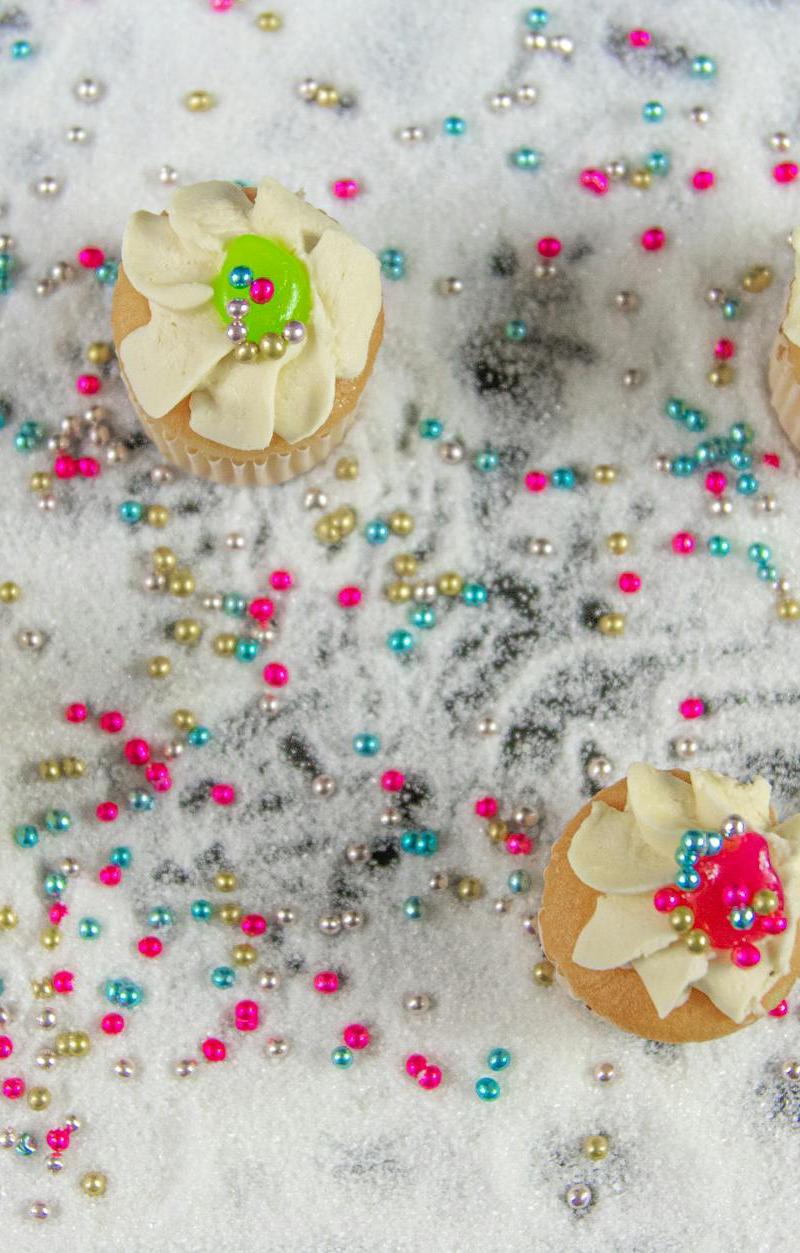 10-Min Frosted Vanilla Cupcakes