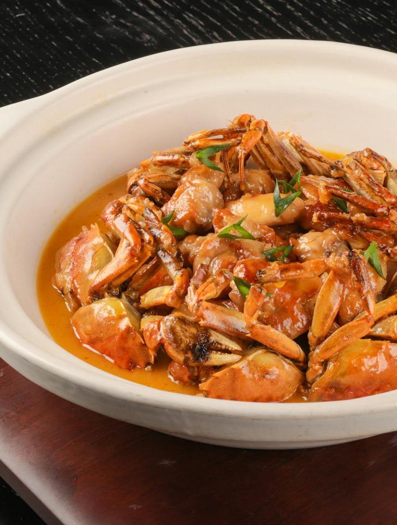 20-Min Garlic Butter Crab with Scallion Oil