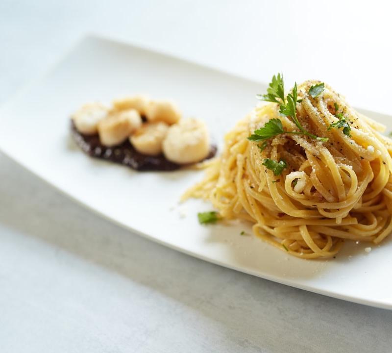 Garlic Butter Scallops & Pasta