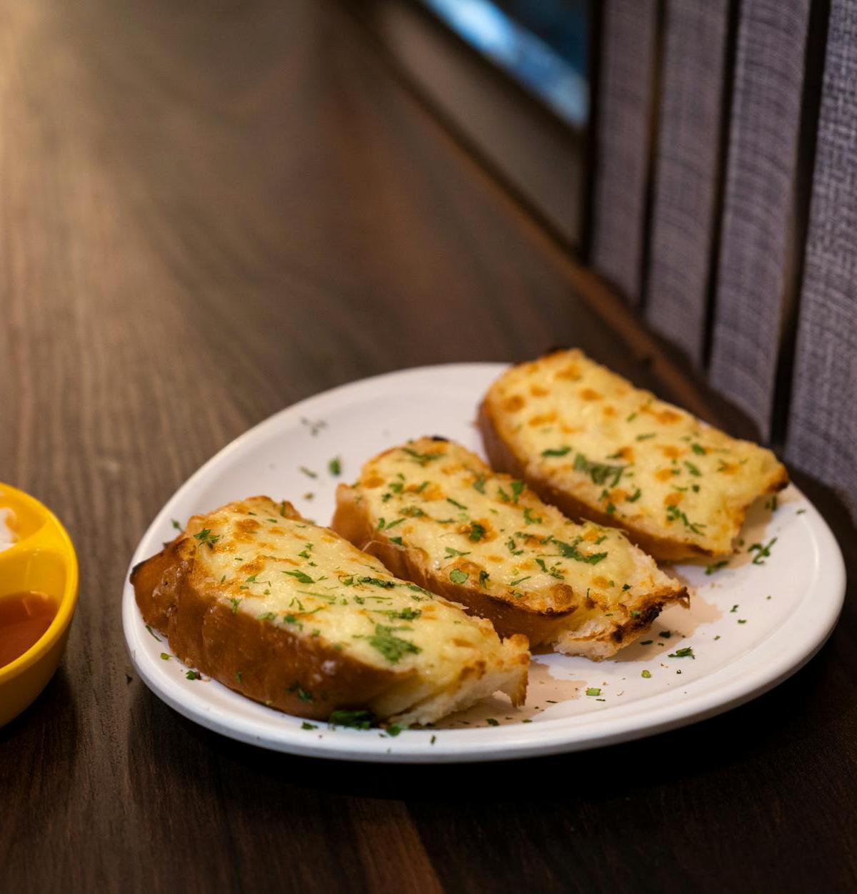 Garlic Parmesan Pull-Apart Bread