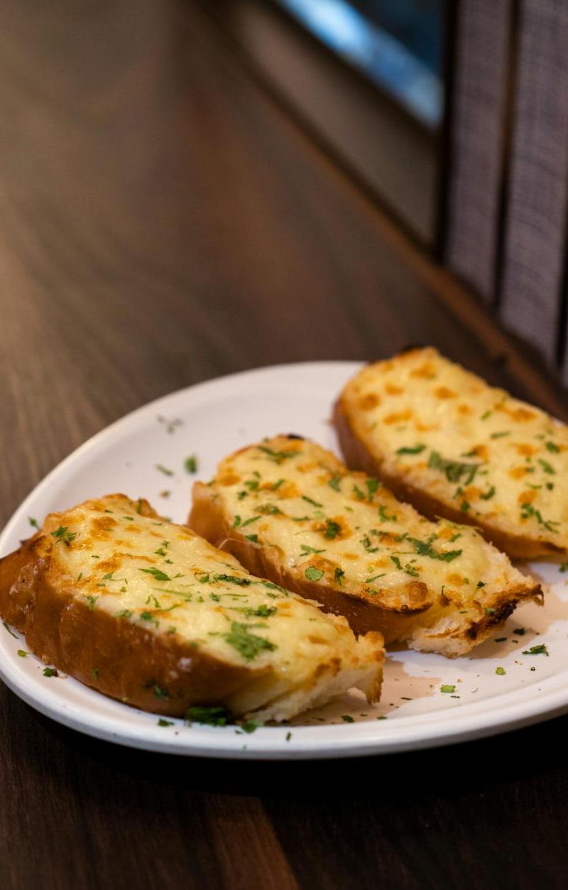 Garlic Parmesan Pull-Apart Bread