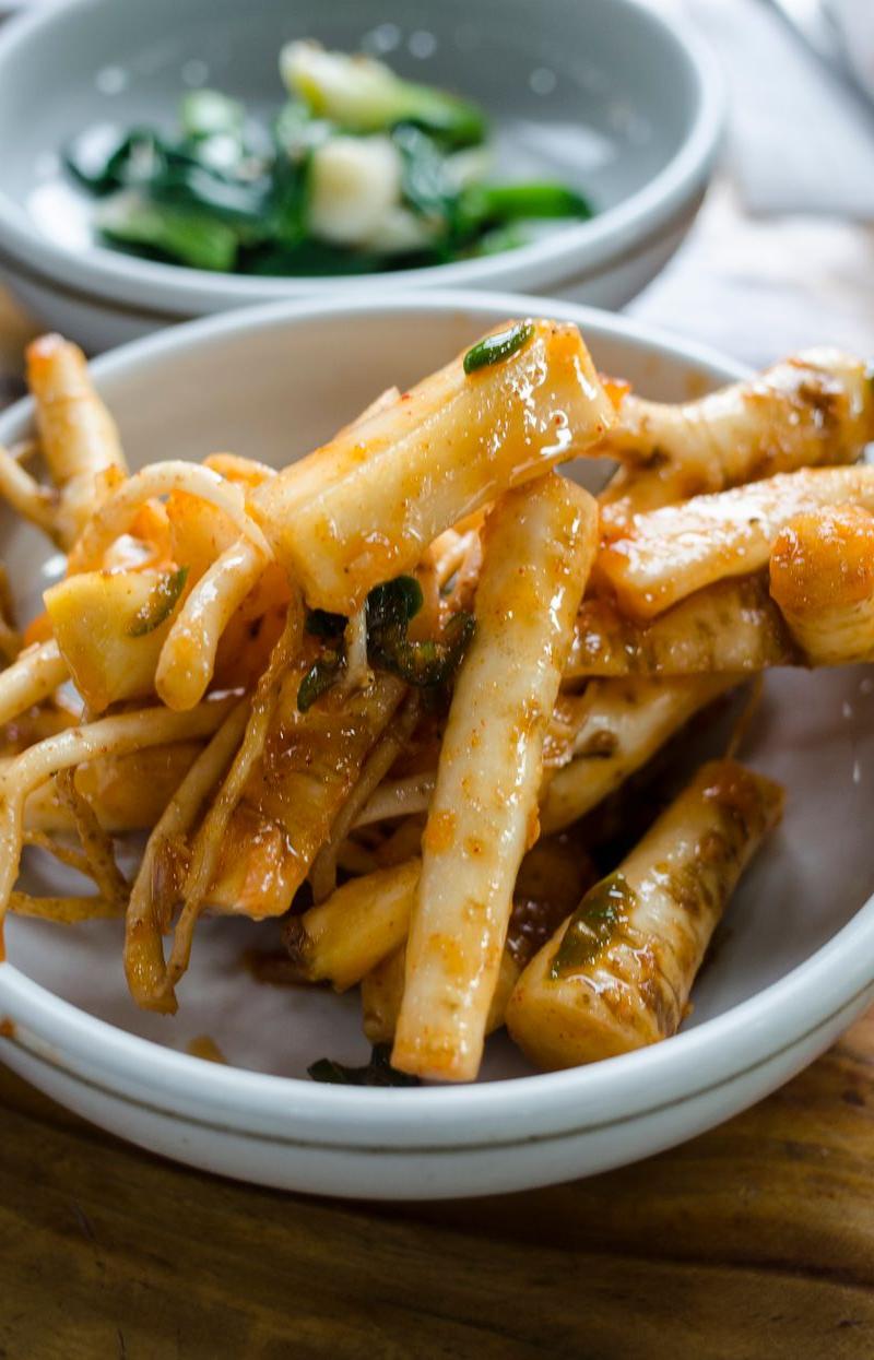 Garlicky Doraji Namul (Korean Bellflower)