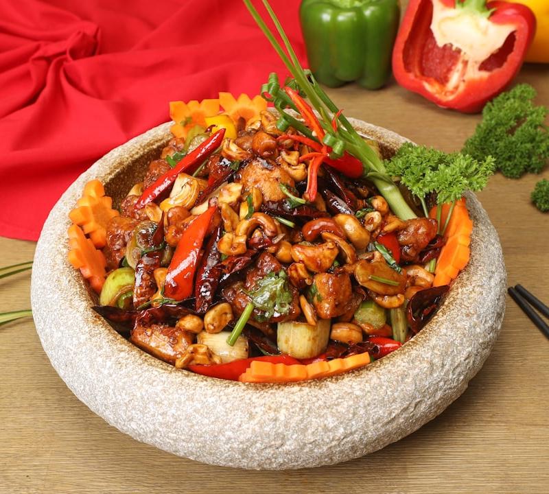 Glossy Cashew Chicken Stir-Fry