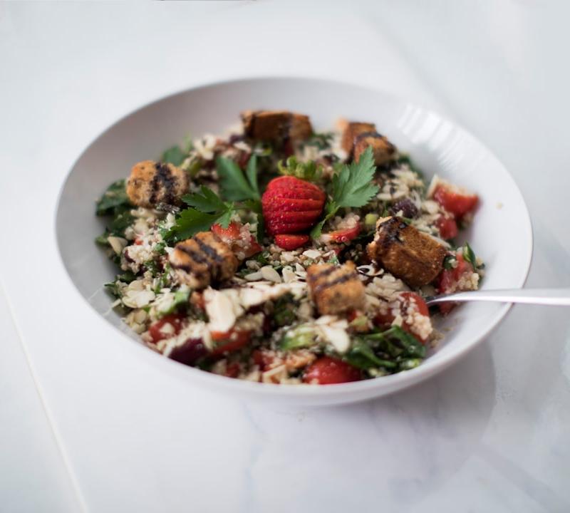 15-Min Greek Chicken Quinoa Bowl