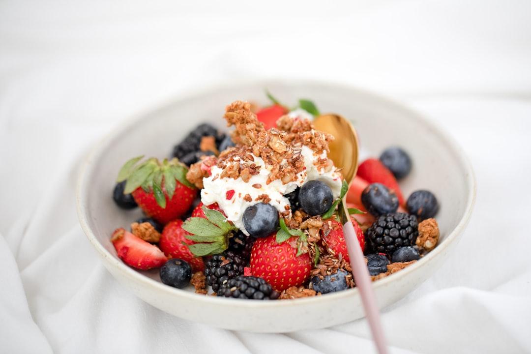Greek Yogurt Parfait with Granola and Berries
