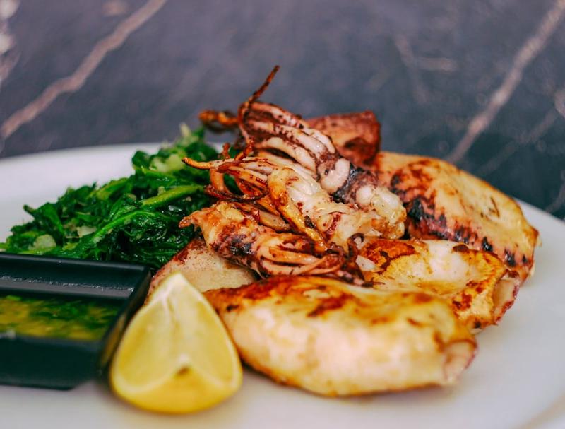 Grilled Lobster Tail with Garlic Butter