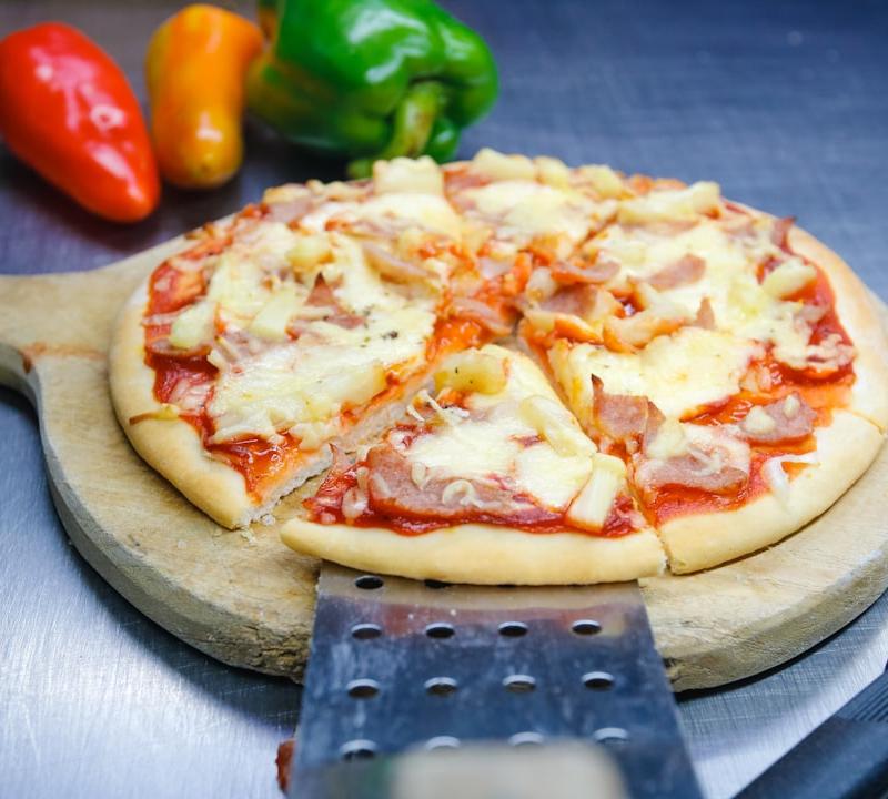 20-Min Hawaiian Pizza with Peppers