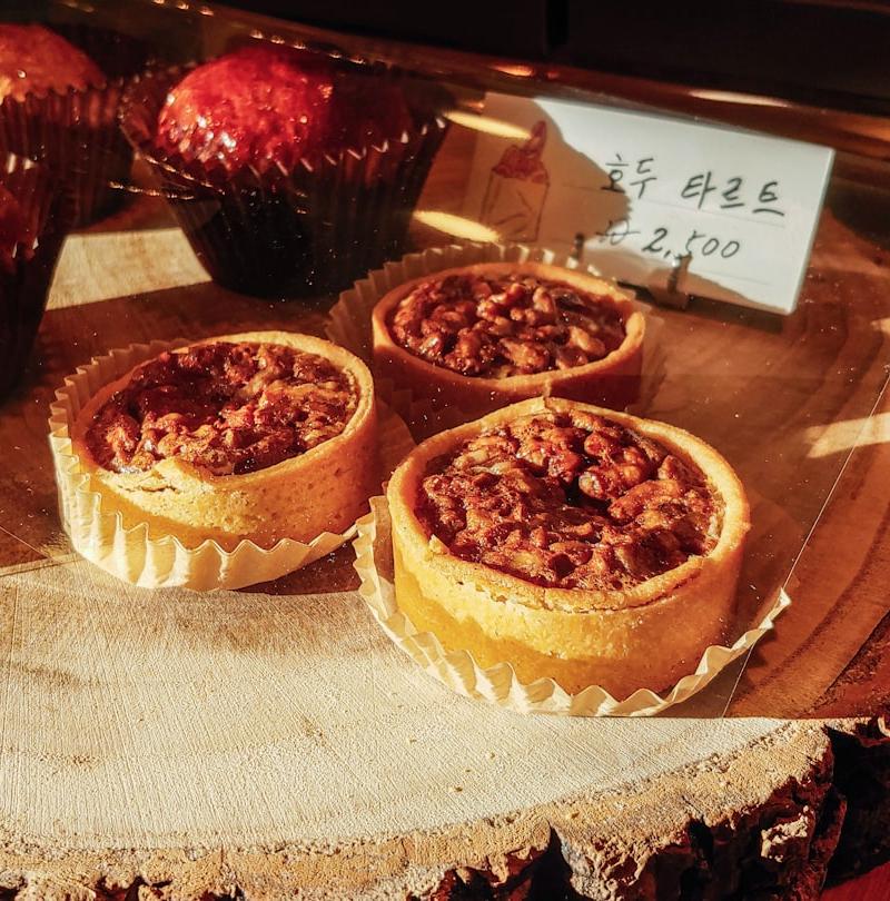 Hodugwaja (Red Bean Walnut Pastries)