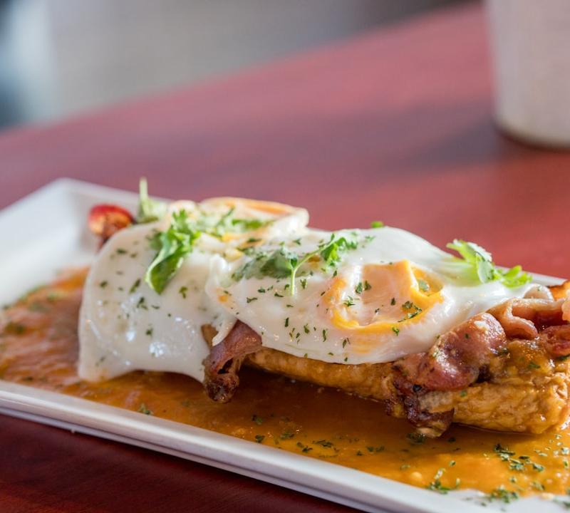Holzfäller Schnitzel with Bacon, Eggs & Gravy