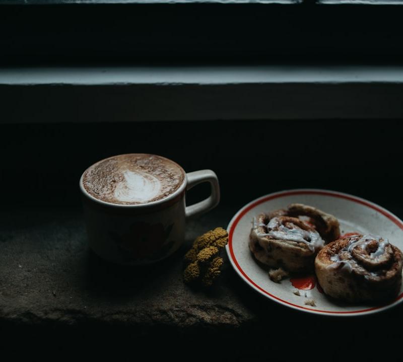 Hot Chocolate & Cinnamon Rolls
