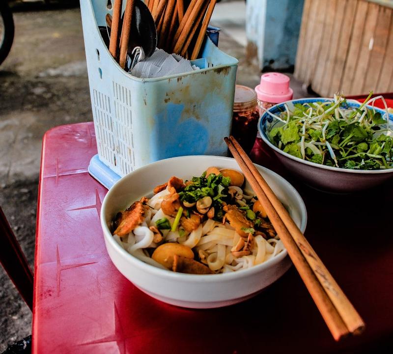 Hu Tieu Mi — Tapioca & Egg Noodle Bowl