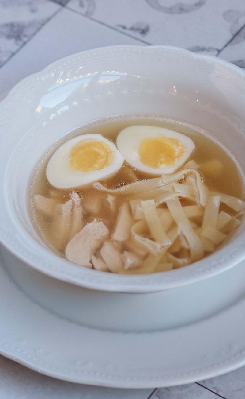 Hungarian Egg Noodle Soup (Lebbencsleves)