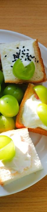 Japanese Fruit Sando with Grapes & Milk Tea