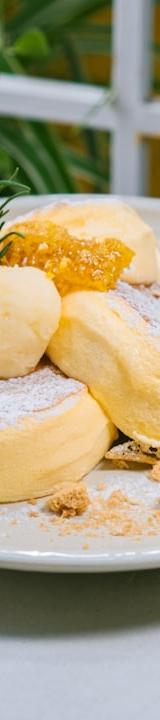 Jiggly Japanese Soufflé Pancakes