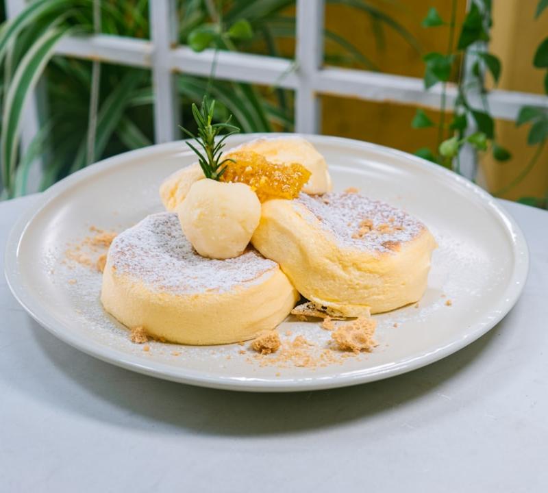 Jiggly Japanese Soufflé Pancakes