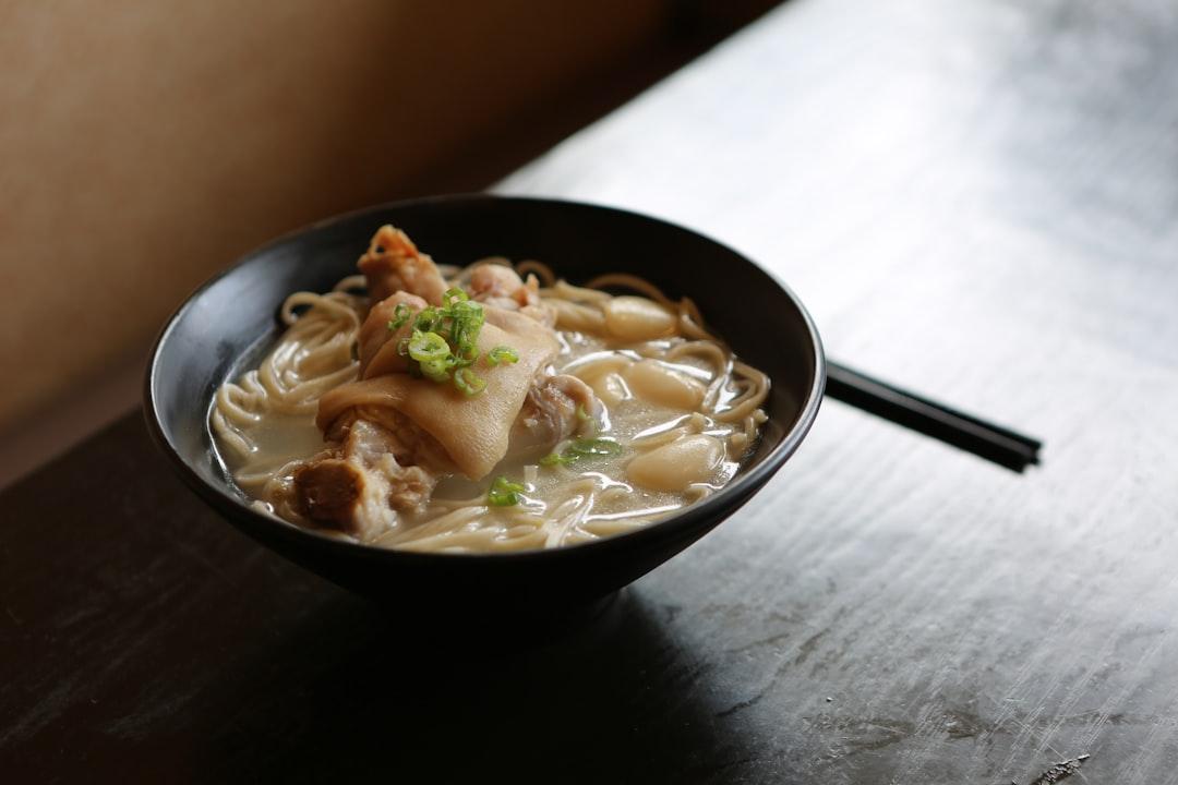 Kake Udon with Egg and Green Onion