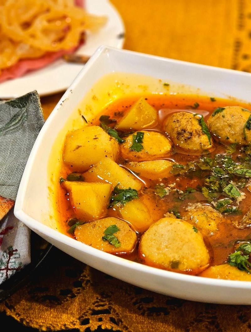 25-Min Kashmiri Dum Aloo with Roti & Jalebi