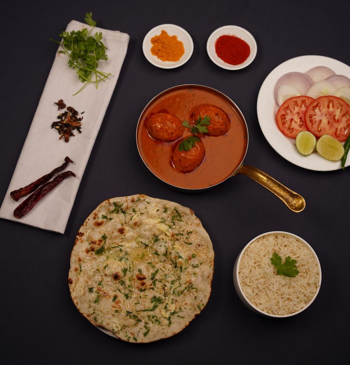 Lyodur Tschaman — Kashmiri Paneer with Rice & Naan