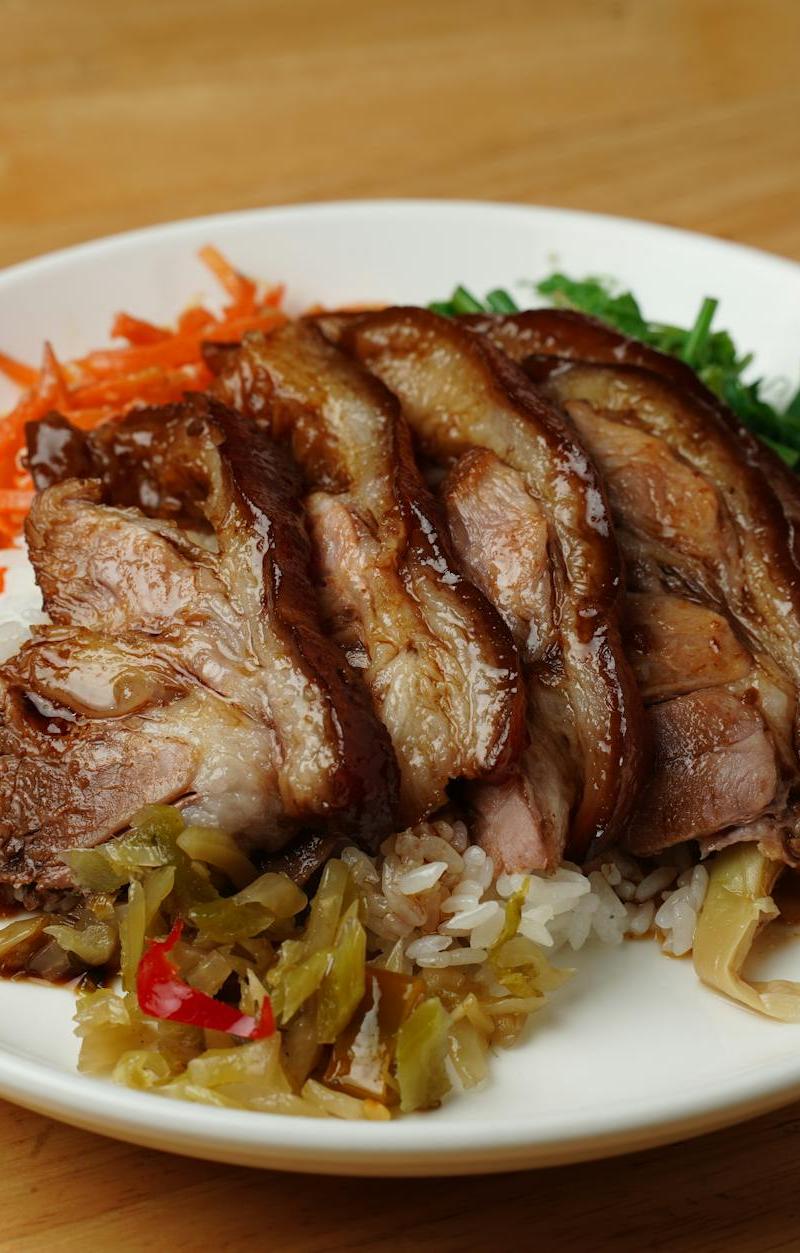 20-Min Khao Kha Moo — Pork & Rice Bowl