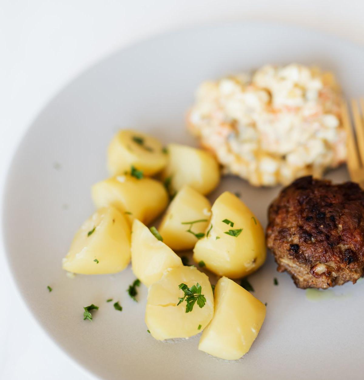 Kräuterquark mit Kartoffeln (German Herb Curd with Potatoes)