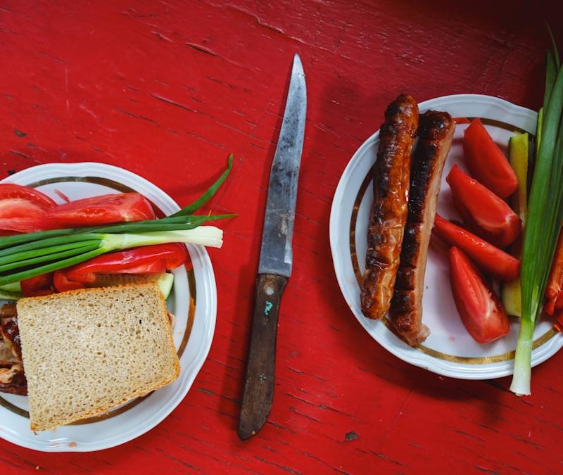 Landjäger Plate with Tomatoes & Bread