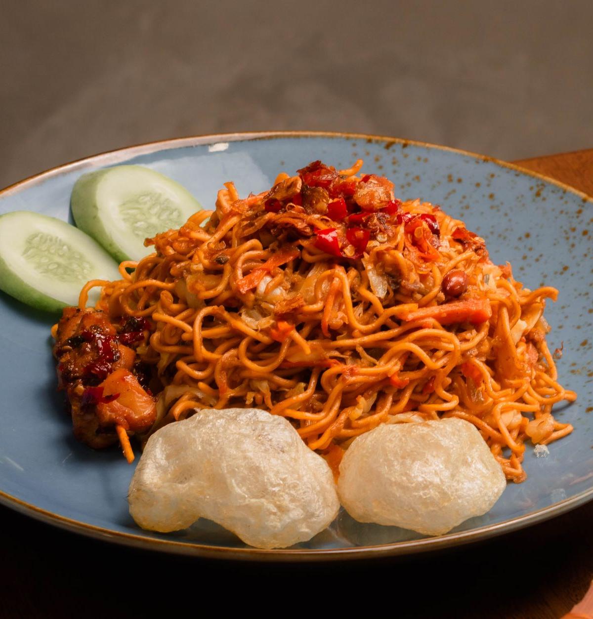 Malaysian Mee Goreng with Chicken & Satay
