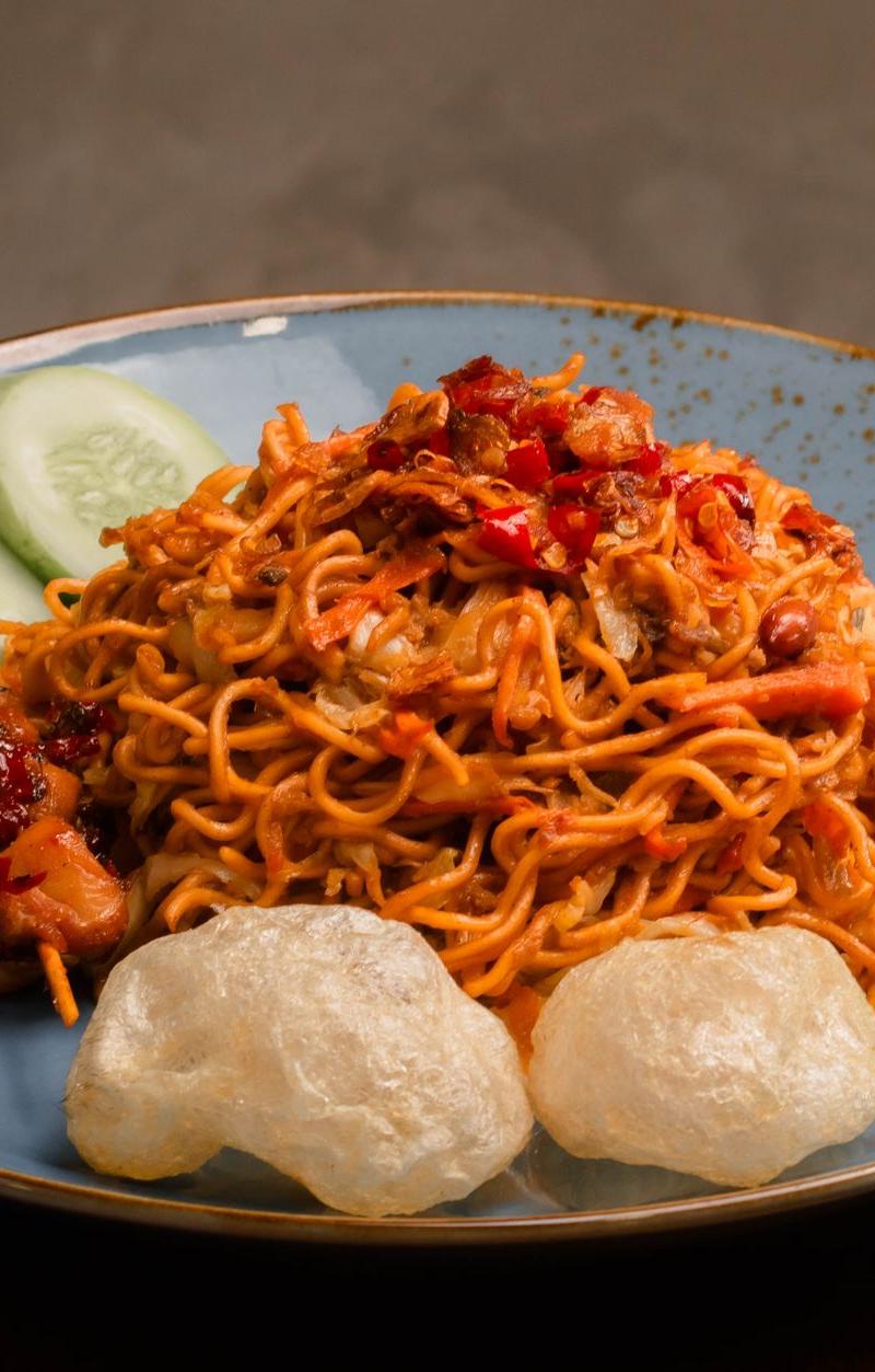 Malaysian Mee Goreng with Chicken & Satay