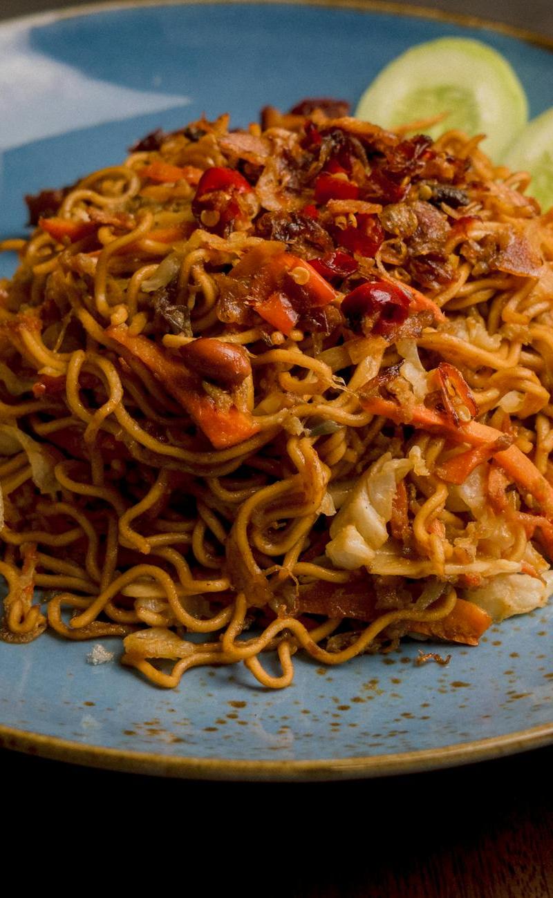 Mamak-Style Mee Goreng With Crispy Chicken