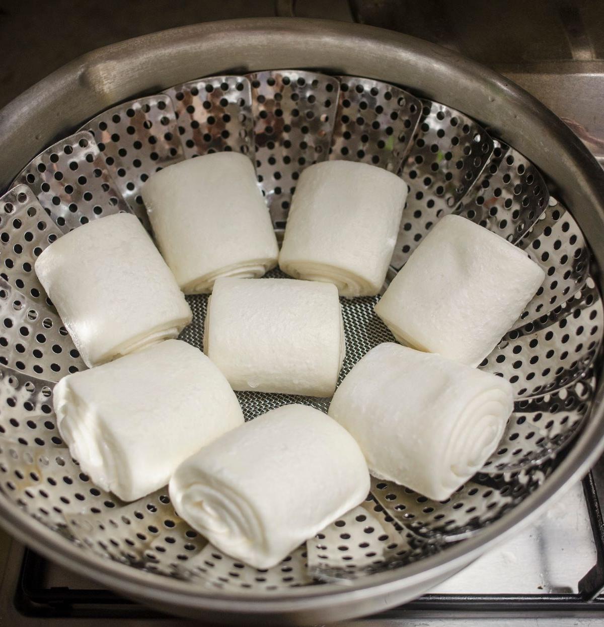 20-Min Steamed Mantou with Chili Oil