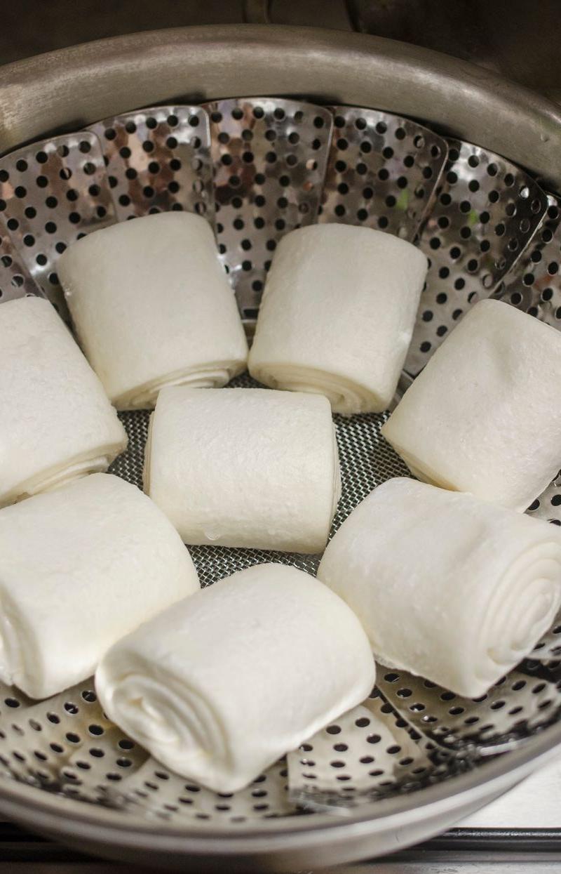20-Min Steamed Mantou with Chili Oil