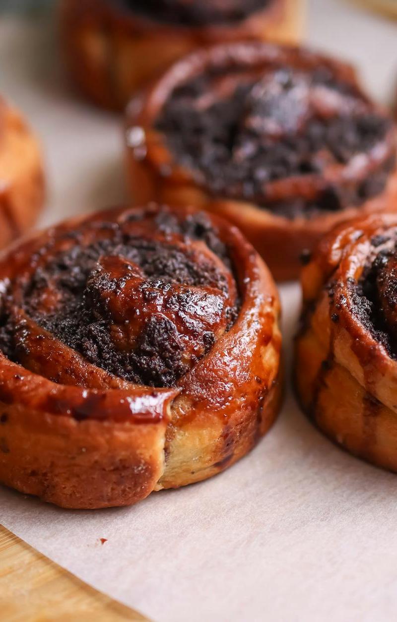 10-Min Maple Bacon Cinnamon Rolls
