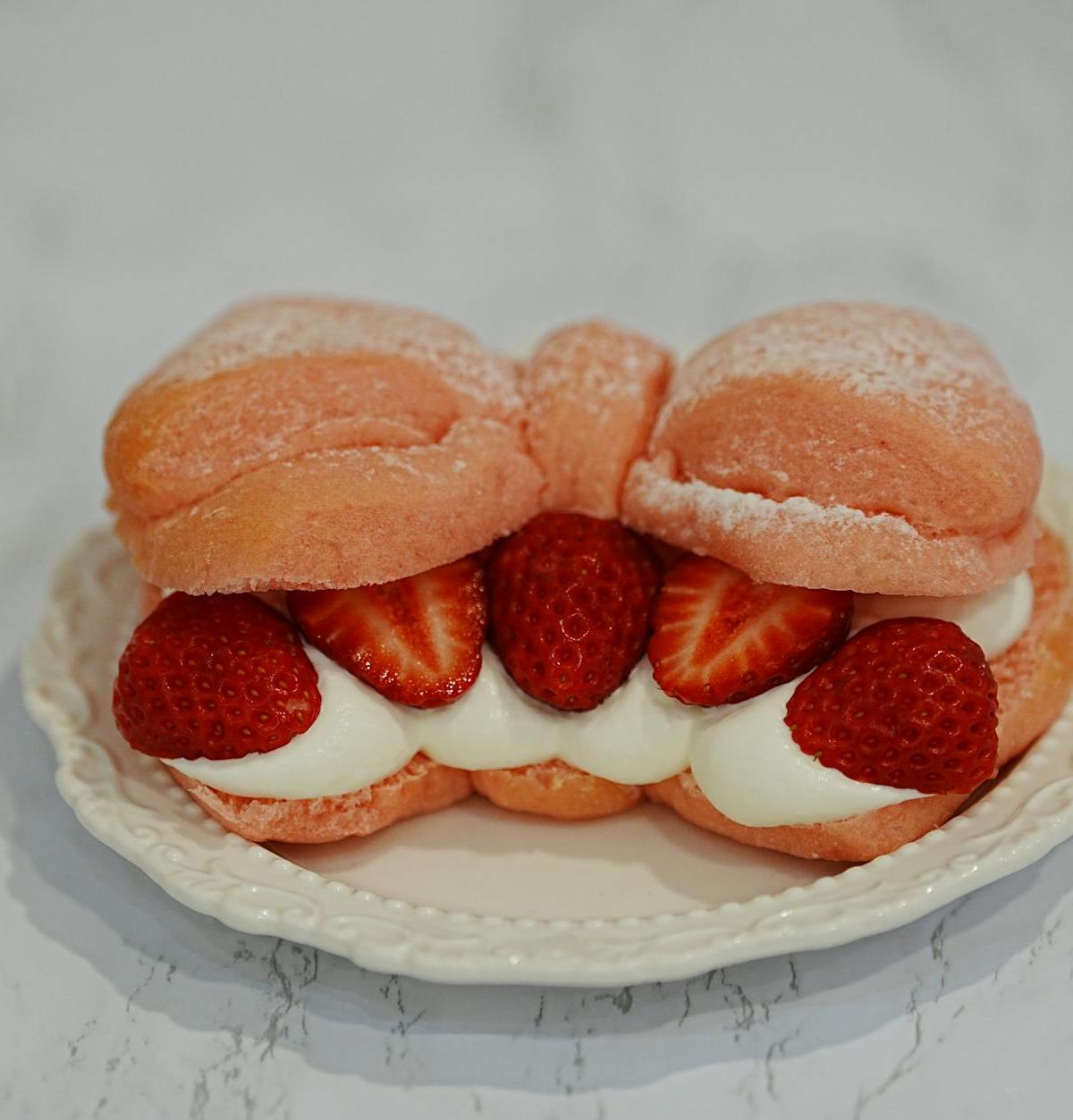 Italian Cream-Filled Sweet Bun