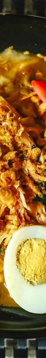 Mie Goreng with Crispy Chicken