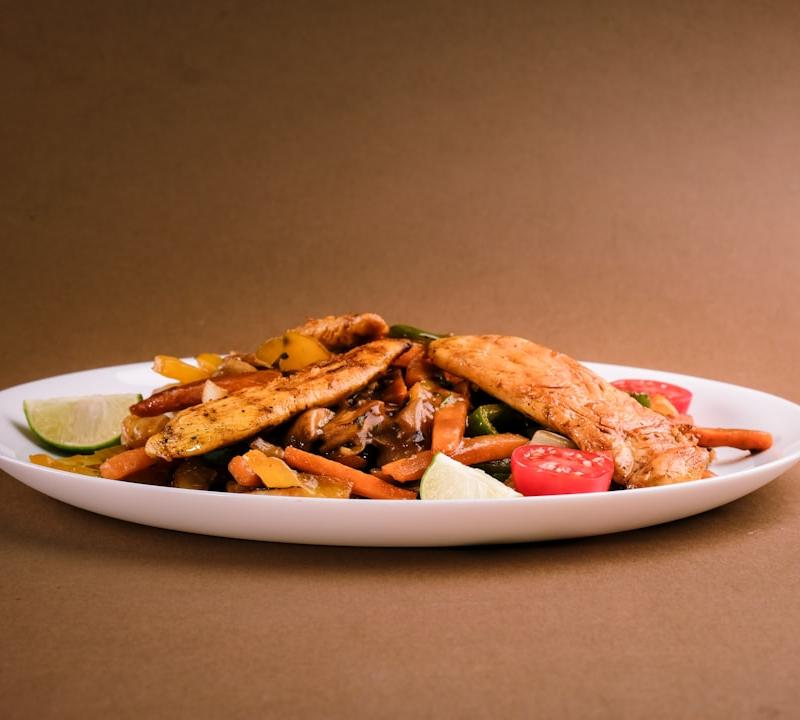 20-Min Mojo Chicken with Peppers & Lime