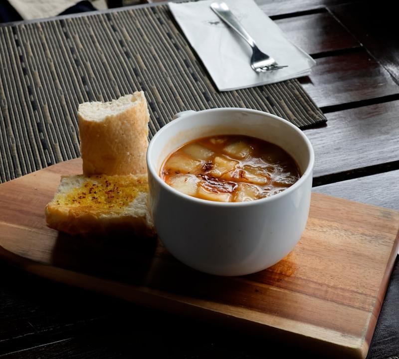20-Min Moroccan Loubia with Garlic Bread