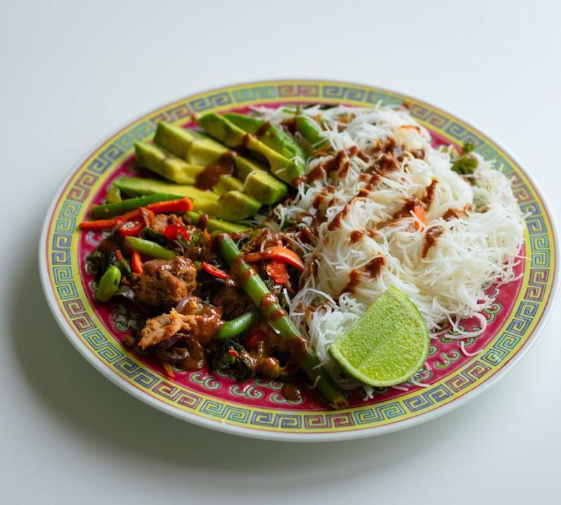 Neua Pad Prik — Thai Beef Stir-Fry with Rice Noodles