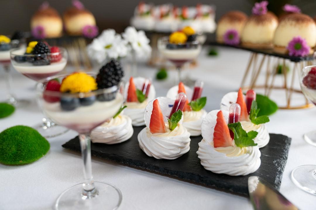 No-Bake Berry Pavlova Cups