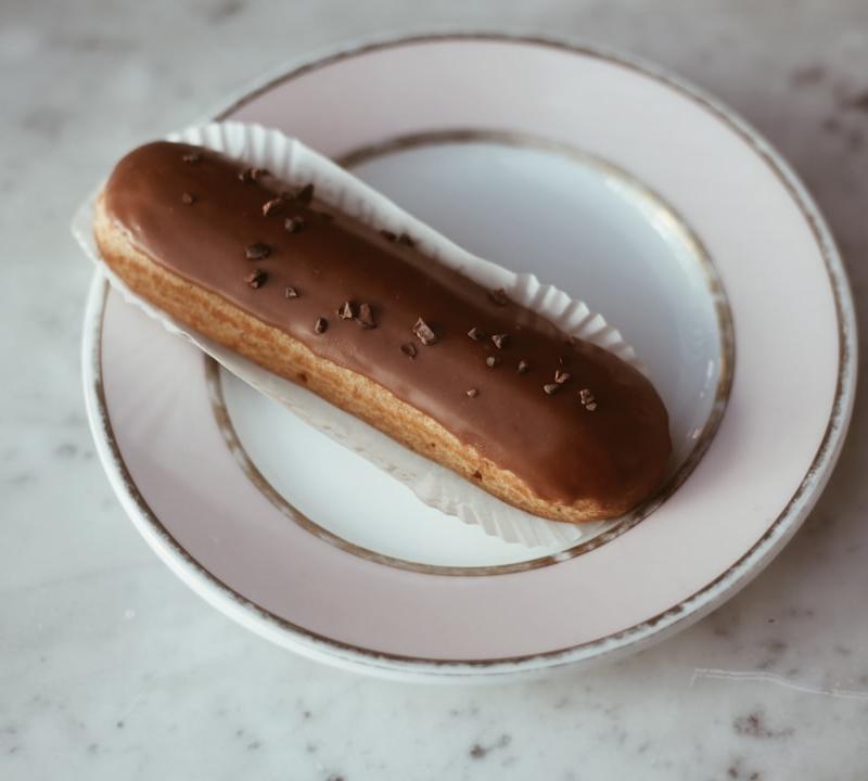 No-Bake Chocolate Éclair Bites