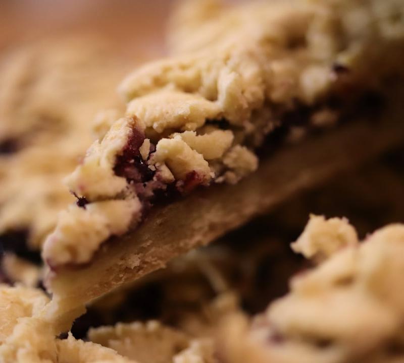 No-Bake Raspberry Almond Crumble Bars