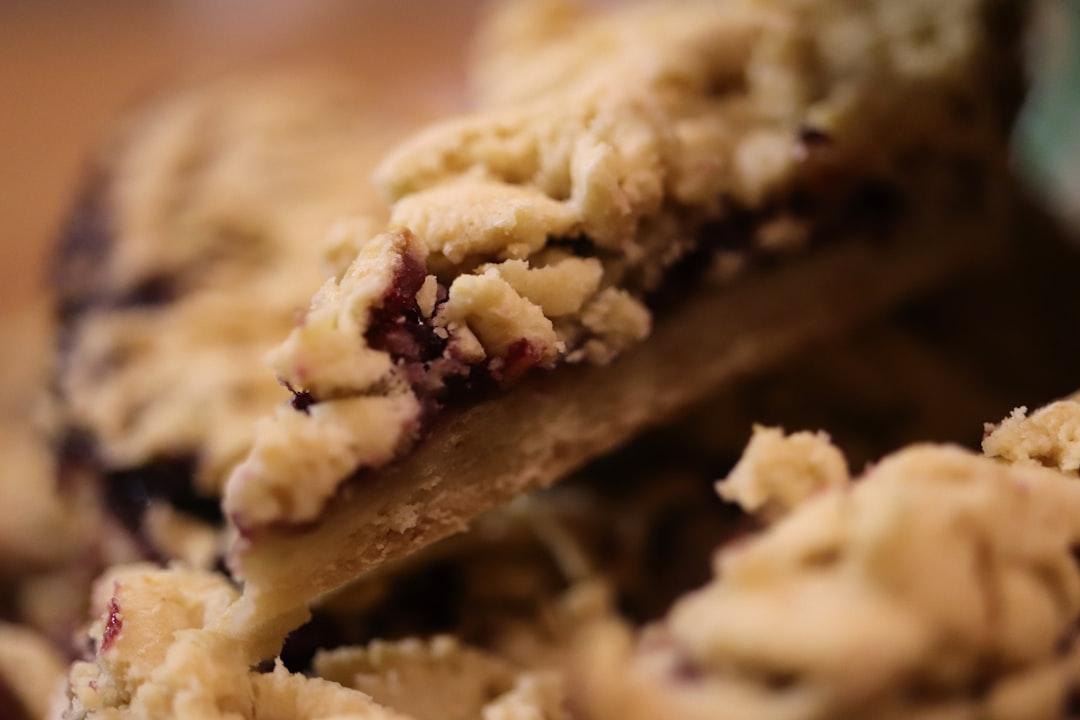 No-Bake Raspberry Almond Crumble Bars