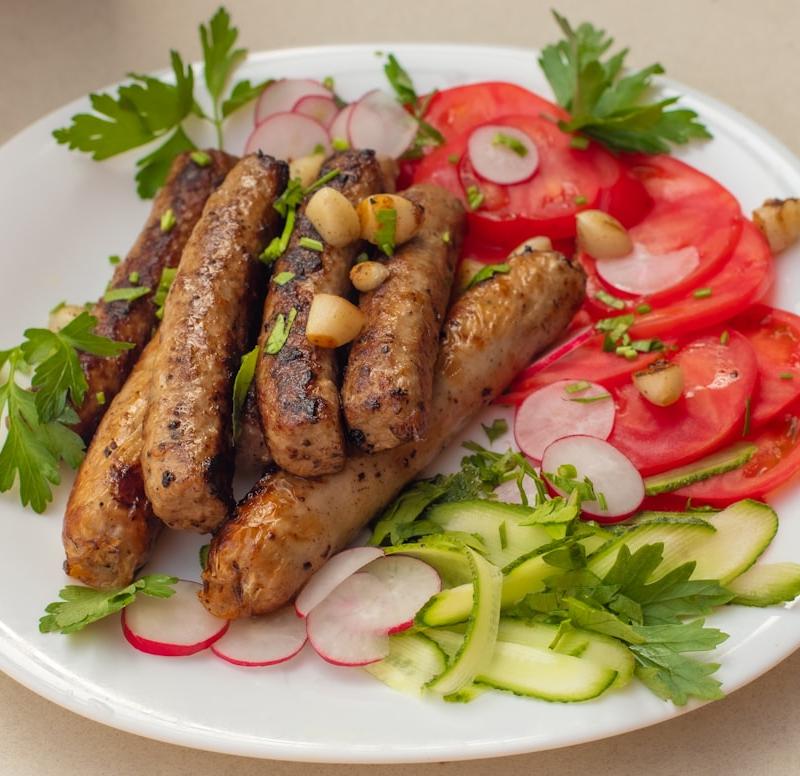 Nürnberger Bratwurst with Onions & Beer