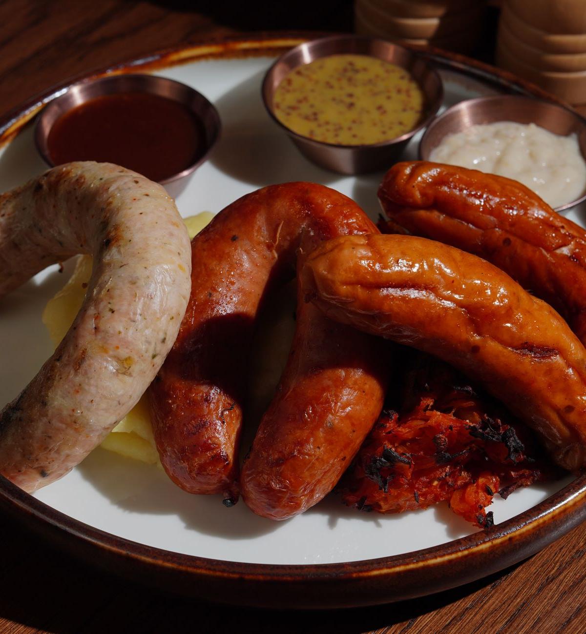 Nürnberger Bratwurst with Sauerkraut