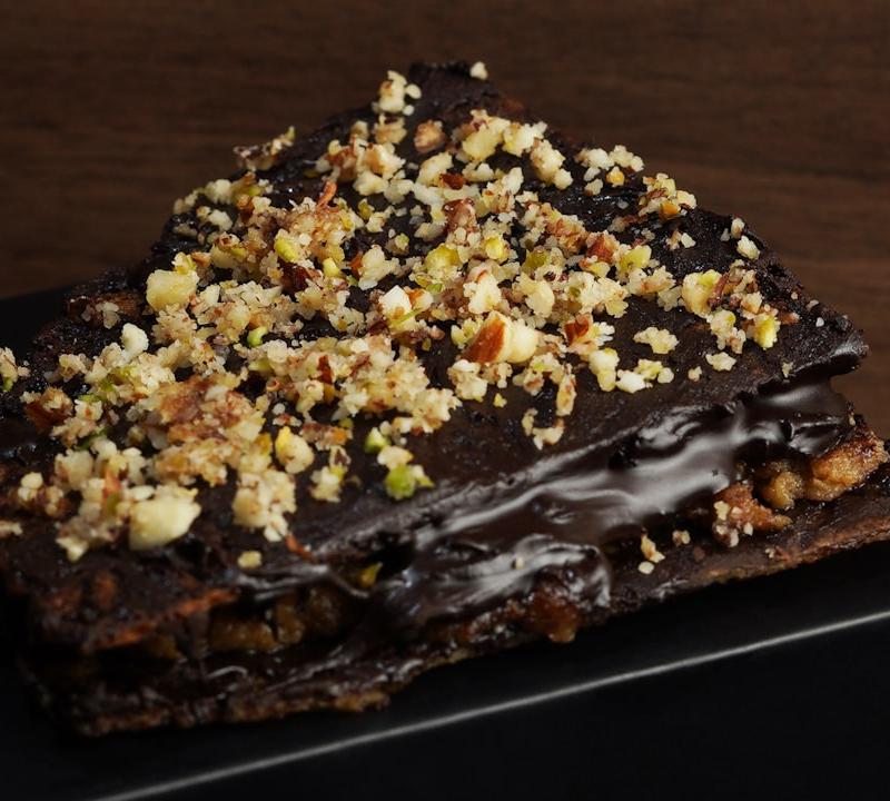 25-Min Nussecken — Nutty Caramel Triangles