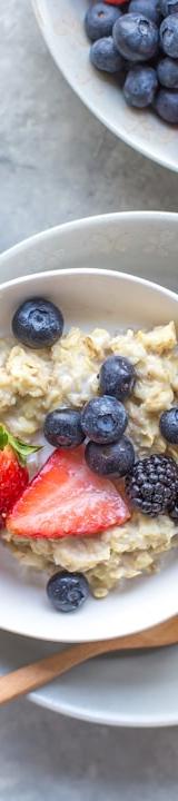 Overnight Oats with Berries & Chia