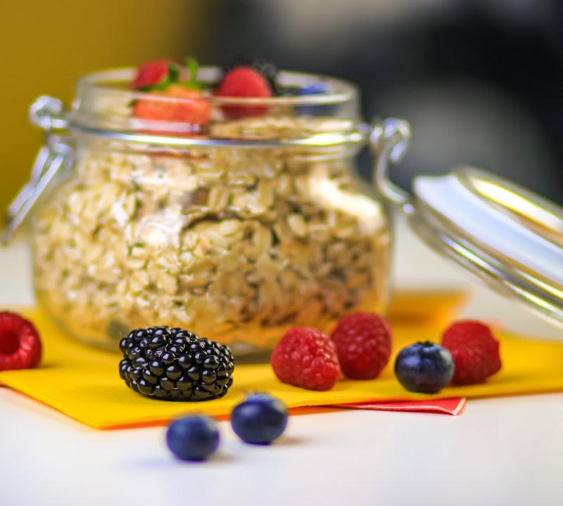 Overnight Oats with Fresh Berries & Chia
