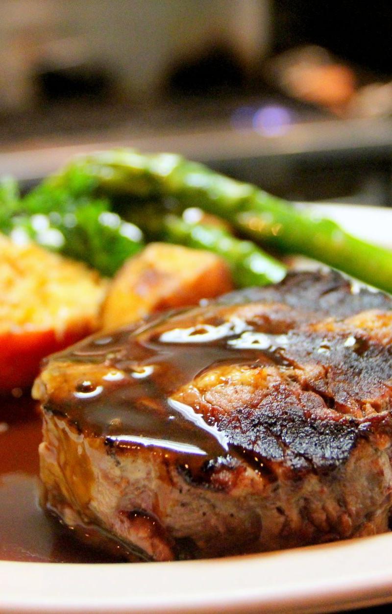 25-Min Pan-Seared Steak with Roasted Veg & Pan Gravy
