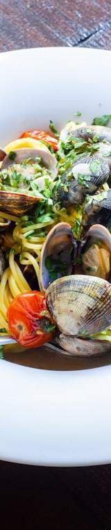 Pasta with Clams and Cherry Tomatoes