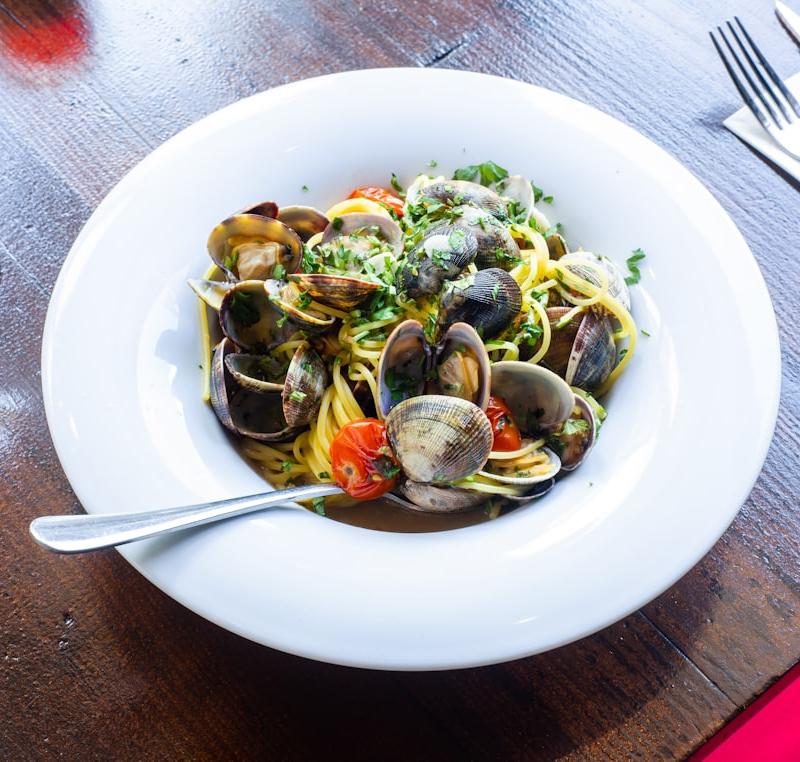 Pasta with Clams and Cherry Tomatoes